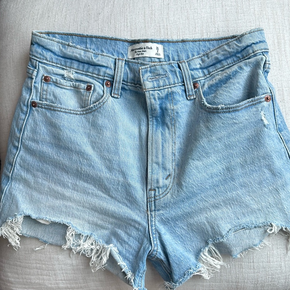 Abercrombie and Fitch - The Mom Short High Rise